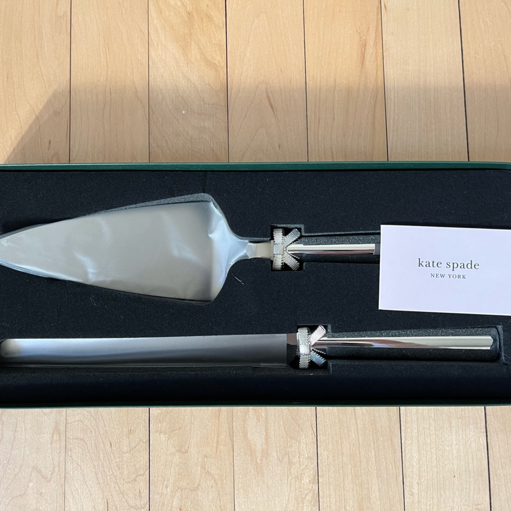 Kate Spade Cake Cutting Set